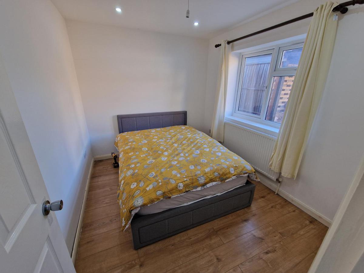 Mile End Budget Guesthouse Londra Dış mekan fotoğraf
