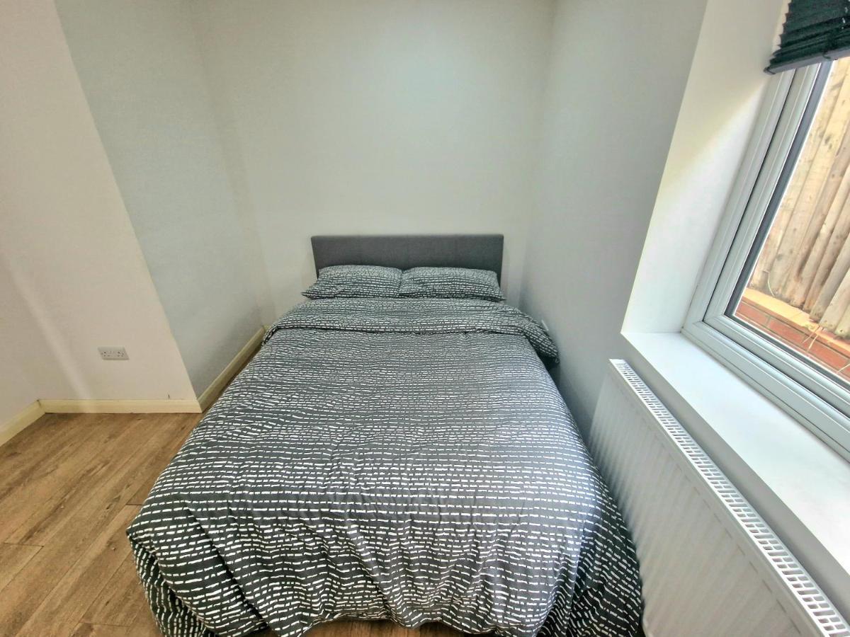 Mile End Budget Guesthouse Londra Dış mekan fotoğraf